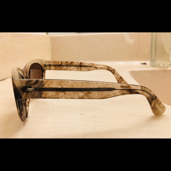 Diff 2 toned sunglasses like new n case main image 8